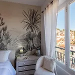 Guesthost - Modern Flat With Lovely Terrace شقة