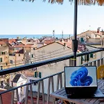 Guesthost - Modern Flat With Lovely Terrace سانريمو