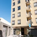 Guesthost - Modern Flat With Lovely Terrace * سانريمو