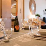 Guesthost - Modern Flat With Lovely Terrace Appartement *