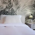 Guesthost - Modern Flat With Lovely Terrace *