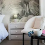Апартаменти Guesthost - Modern Flat With Lovely Terrace