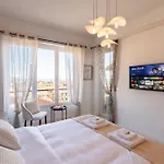 Guesthost - Modern Flat With Lovely Terrace Appartement