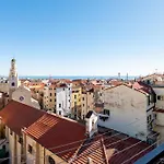 Апартаменти Guesthost - Modern Flat With Lovely Terrace *