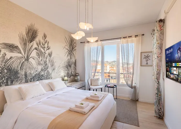 Guesthost - Modern Flat With Lovely Terrace