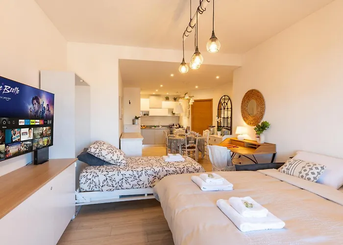 Guesthost - Modern Flat With Lovely Terrace Apartamento