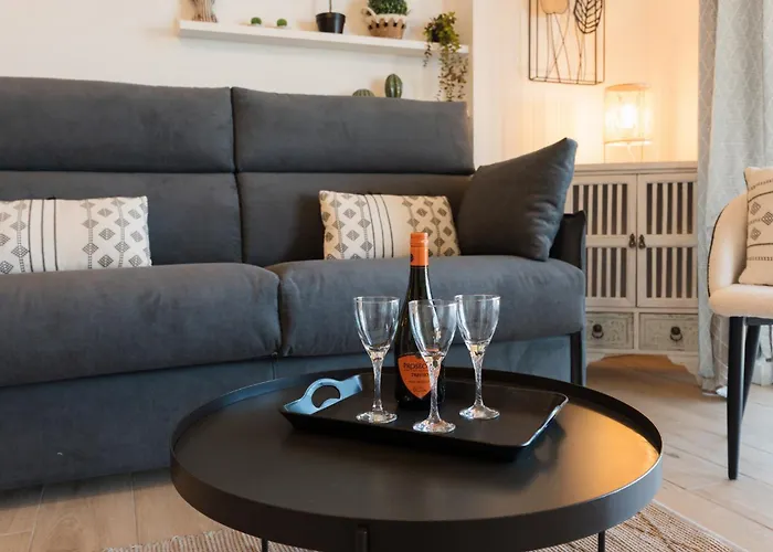 Guesthost - Modern Flat With Lovely Terrace * San Remo