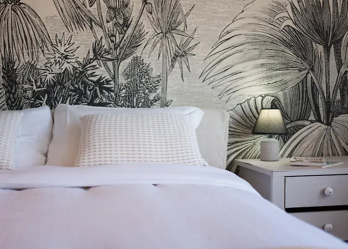 Guesthost - Modern Flat With Lovely Terrace *